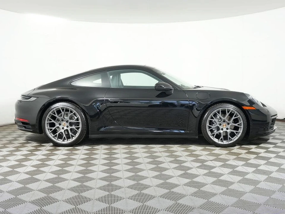 2024 Porsche 992 Carrera 4 - Image 8 of 31