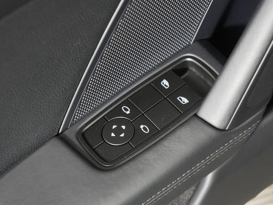 2024 Porsche 992 Carrera 4 - Image 21 of 31