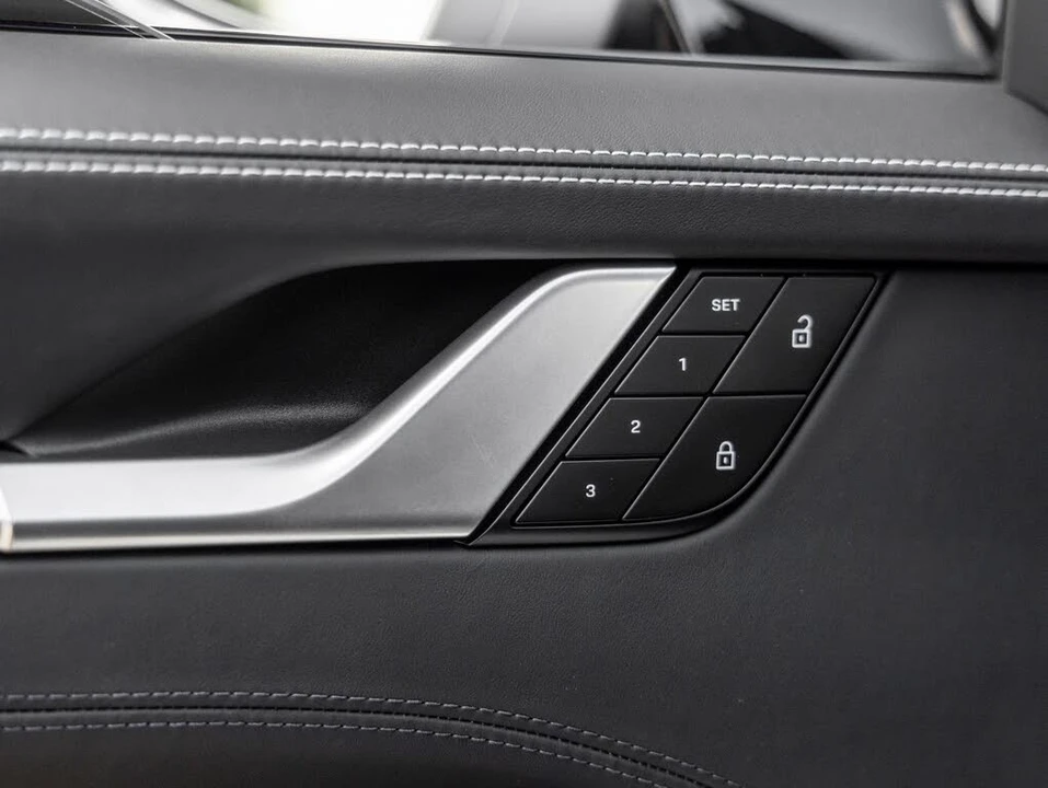 2024 Porsche 992 Carrera 4 - Image 24 of 31