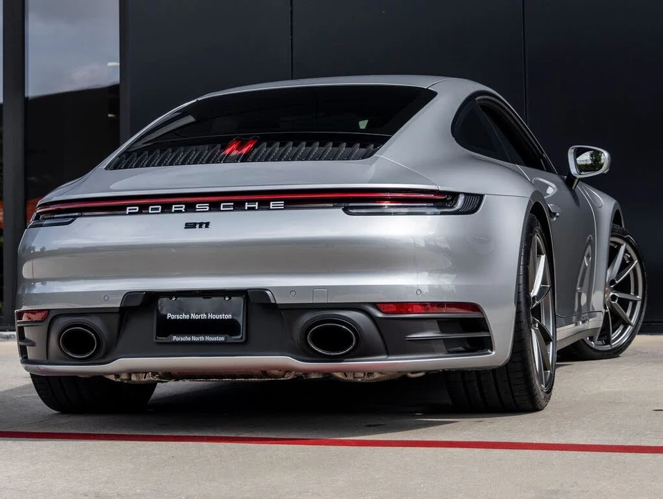 2024 Porsche 992 Carrera 4 - Image 11 of 31