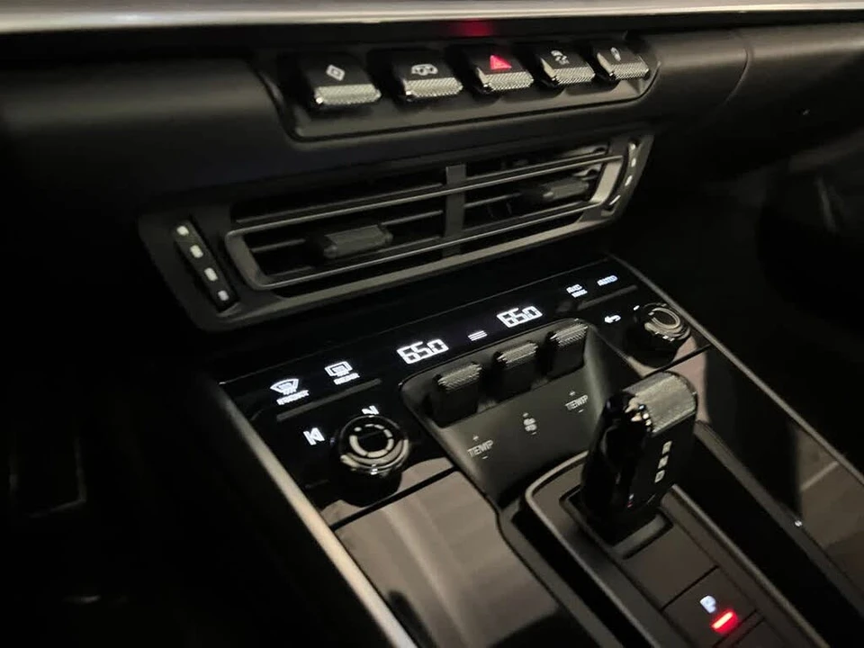 2024 Porsche 992 Carrera 4 - Image 20 of 31