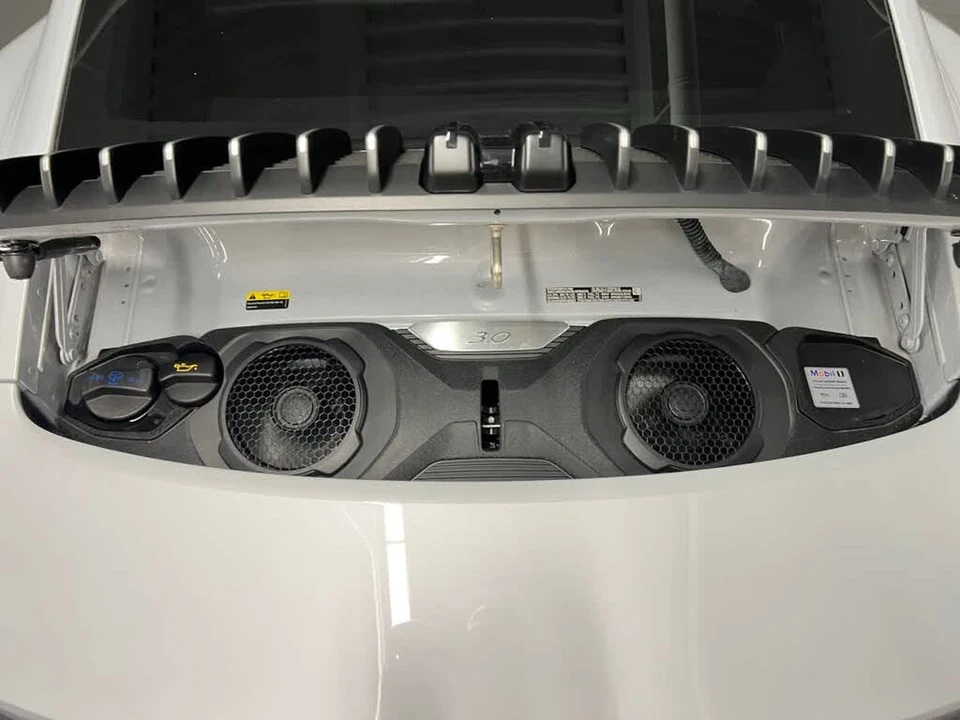 2024 Porsche 992 Carrera 4 - Image 28 of 31