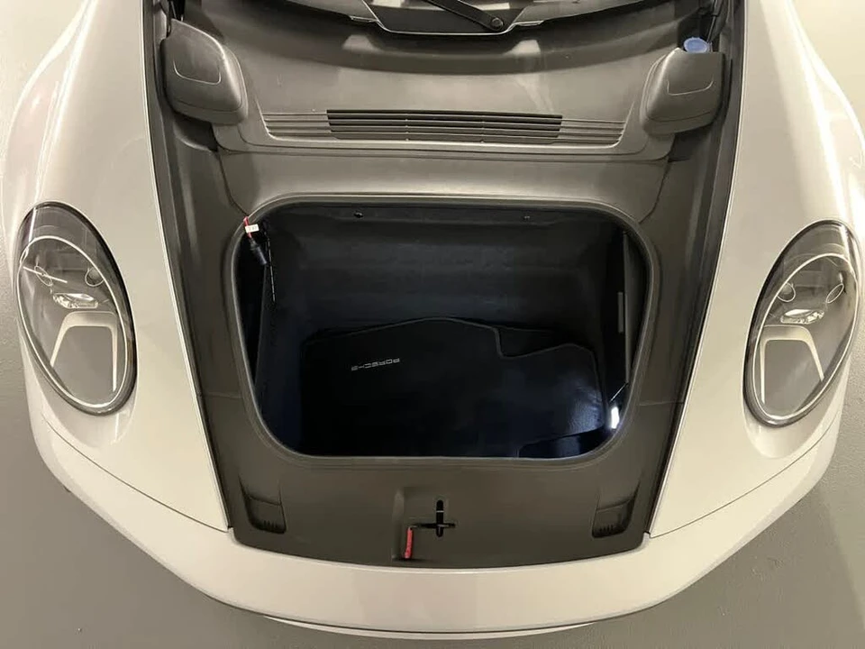 2024 Porsche 992 Carrera 4 - Image 29 of 31
