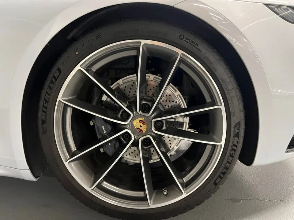 2024 Porsche 992 Carrera 4 - Image 9 of 31