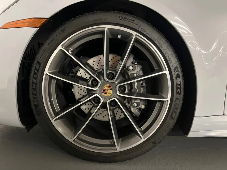 2024 Porsche 992 Carrera 4 - Image 8 of 31