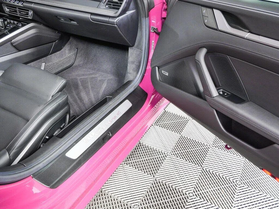 2024 Porsche 992 Carrera 4 - Image 23 of 31