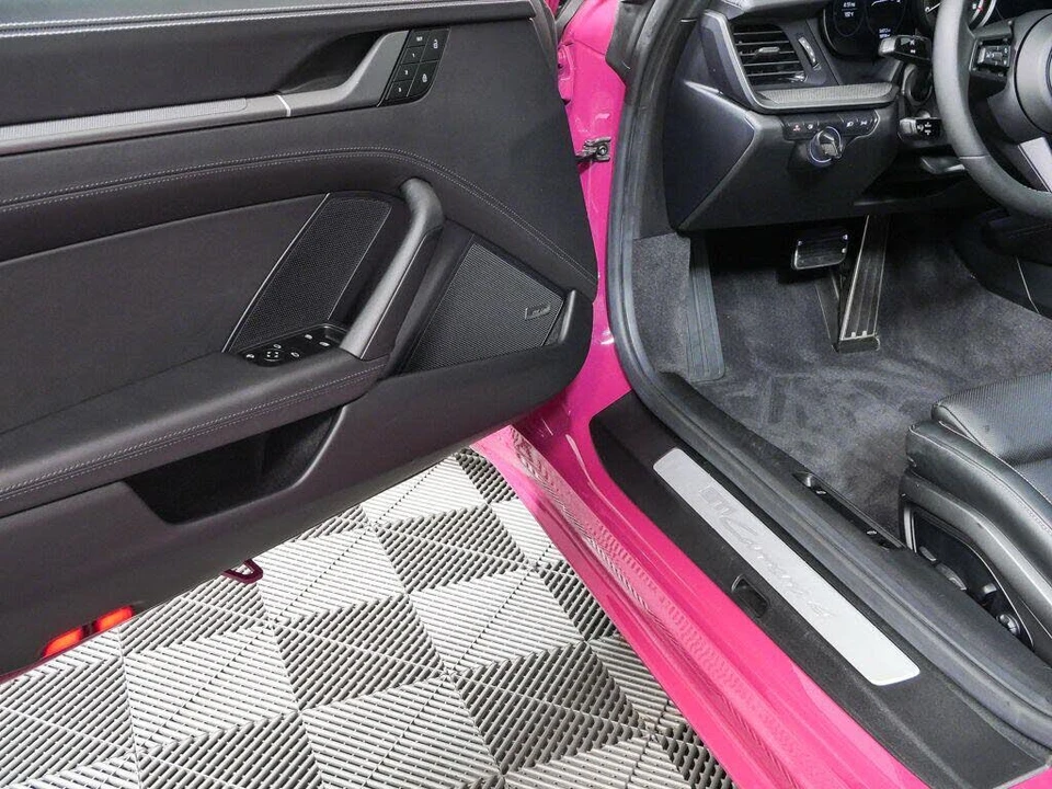 2024 Porsche 992 Carrera 4 - Image 8 of 31