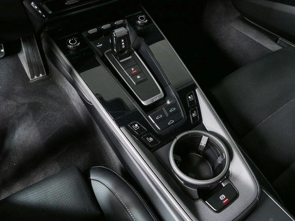 2024 Porsche 992 Carrera 4 - Image 19 of 31