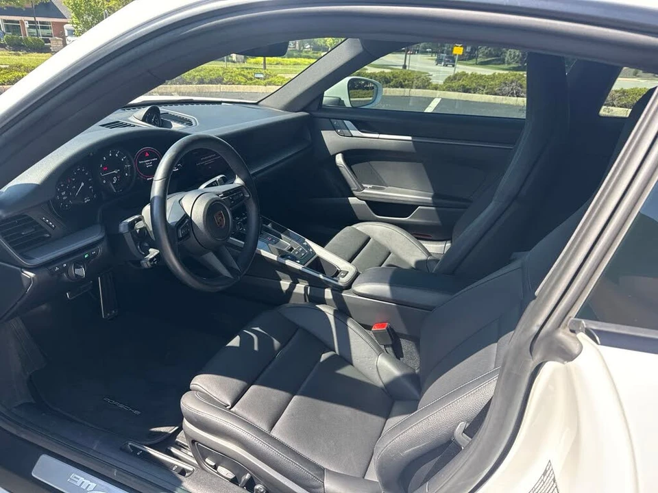 2024 Porsche 992 Carrera 4 - Image 8 of 9