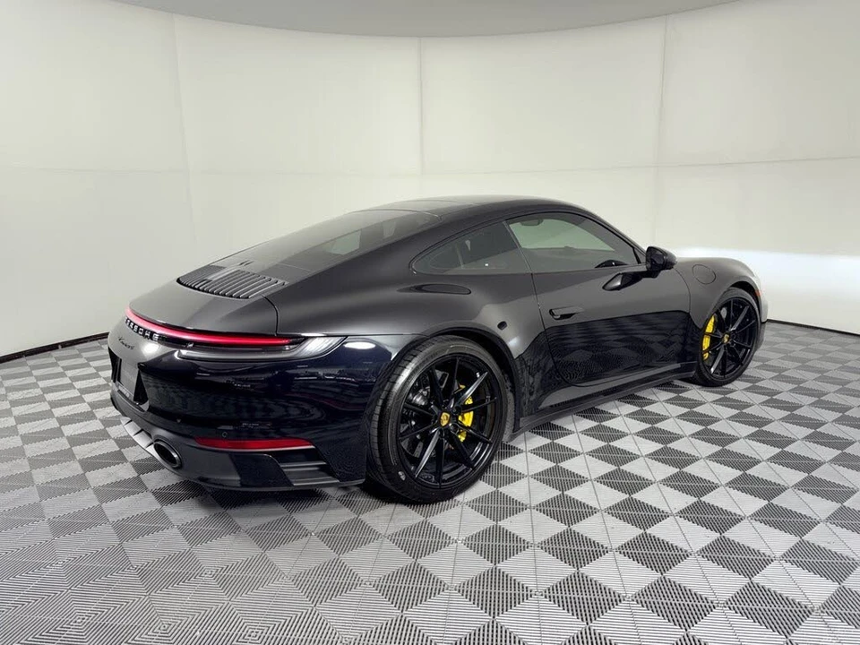 2024 Porsche 992 Carrera 4 - Image 9 of 31