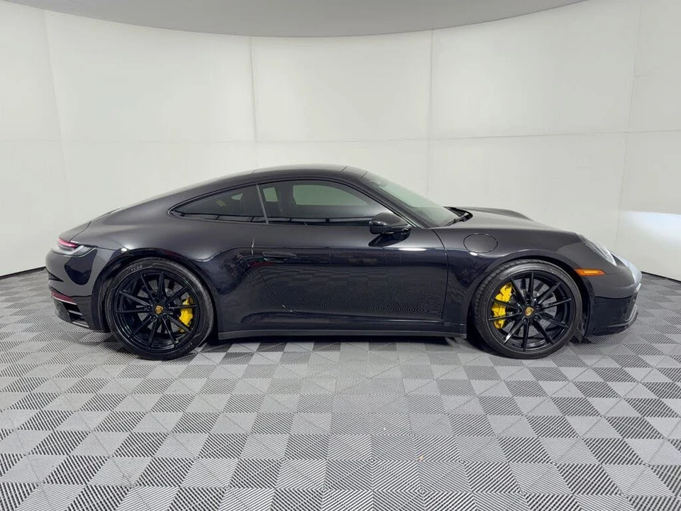2024 Porsche 992 Carrera 4 - Image 8 of 31