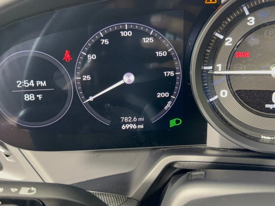 2024 Porsche 992 Carrera 4 - Image 26 of 31