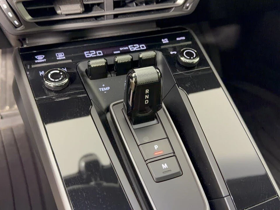 2024 Porsche 992 Carrera 4 - Image 21 of 31