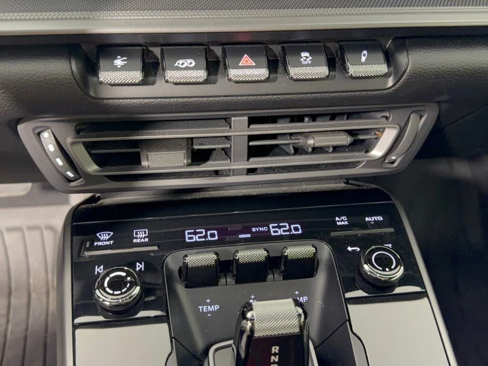 2024 Porsche 992 Carrera 4 - Image 22 of 31