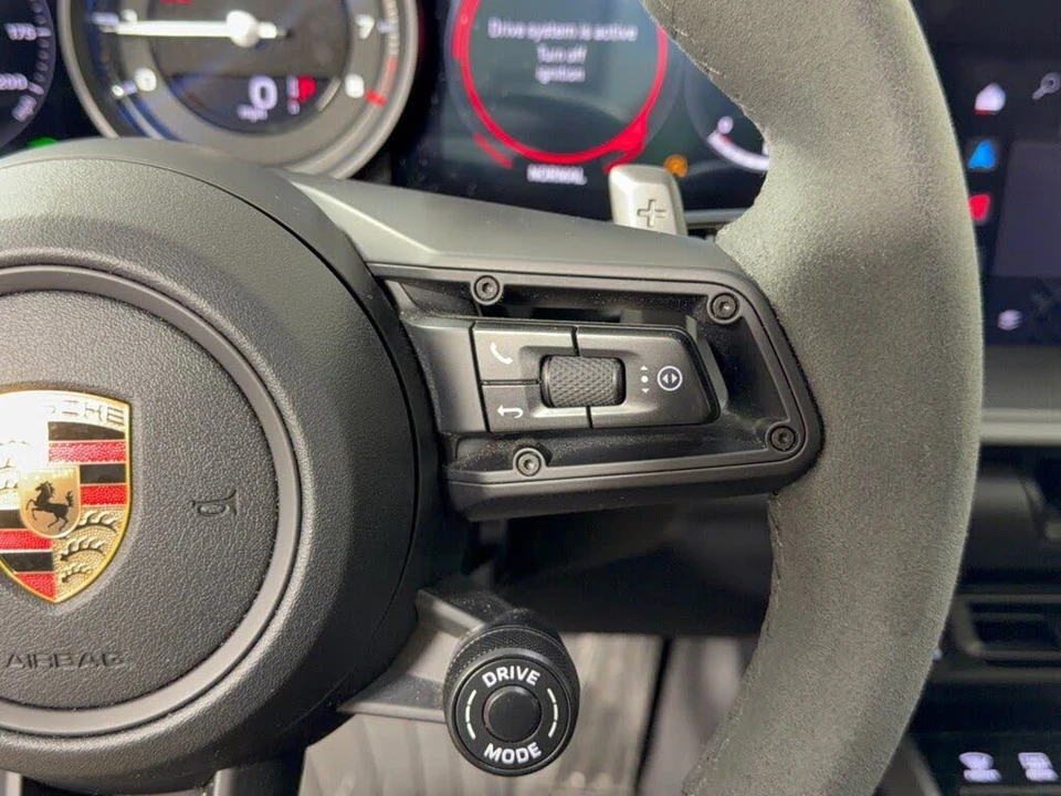 2024 Porsche 992 Carrera 4 - Image 19 of 31