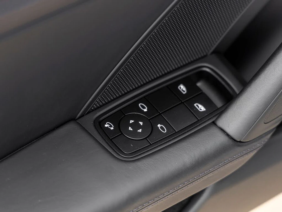 2024 Porsche 992 Carrera 4 - Image 23 of 31