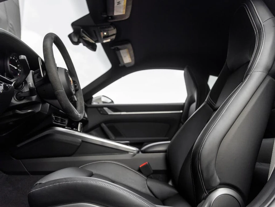 2024 Porsche 992 Carrera 4 - Image 26 of 31