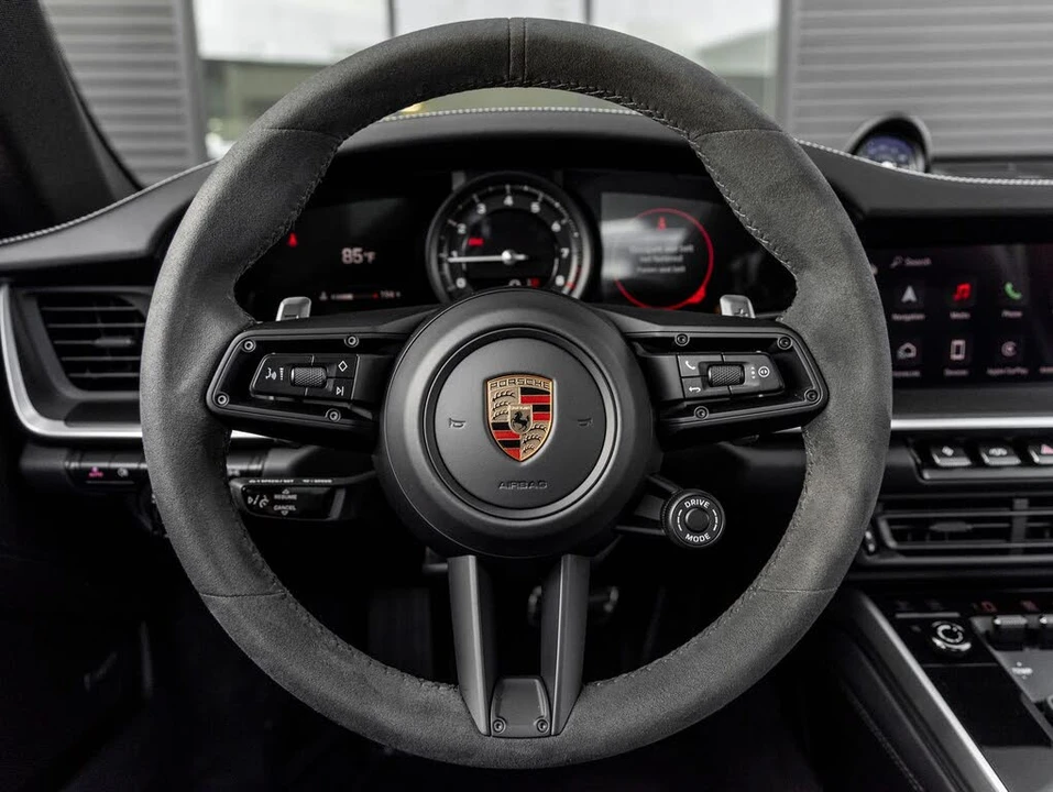 2024 Porsche 992 Carrera 4 - Image 27 of 31