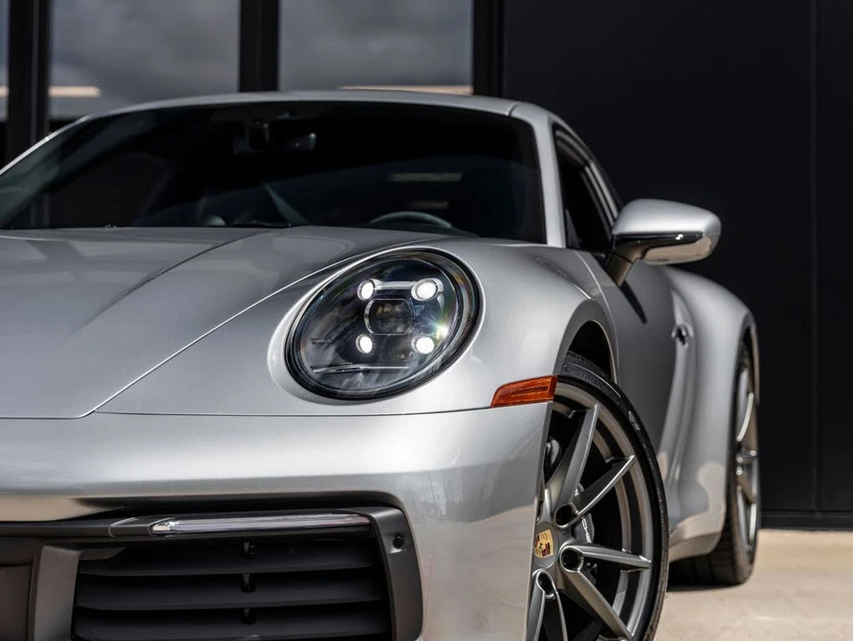 2024 Porsche 992 Carrera 4 - Image 17 of 31
