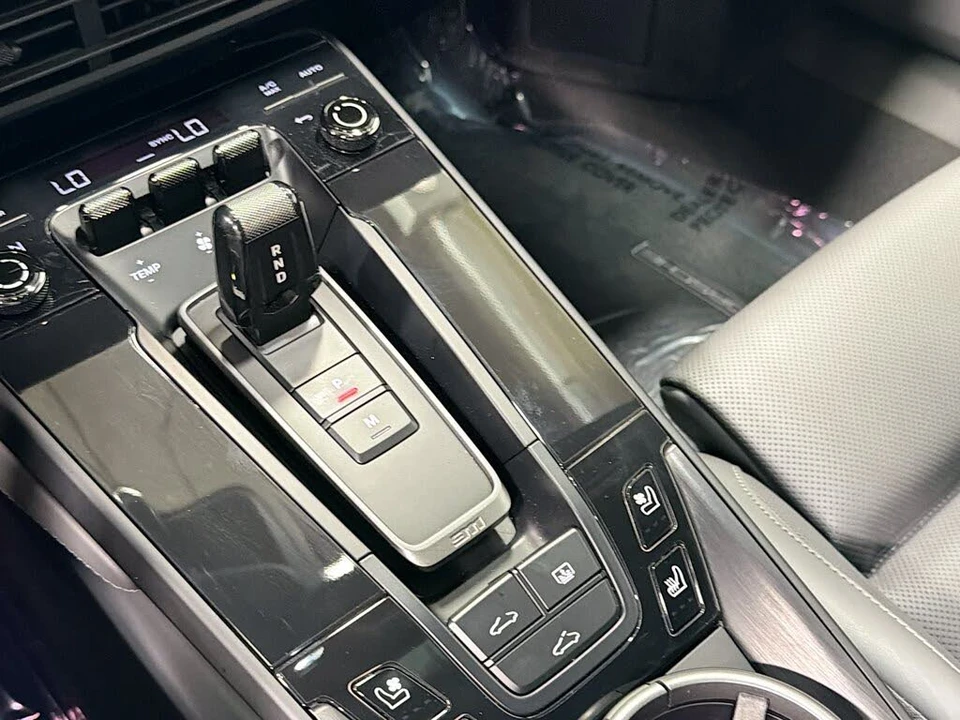 2024 Porsche 911 - Image 26 of 31
