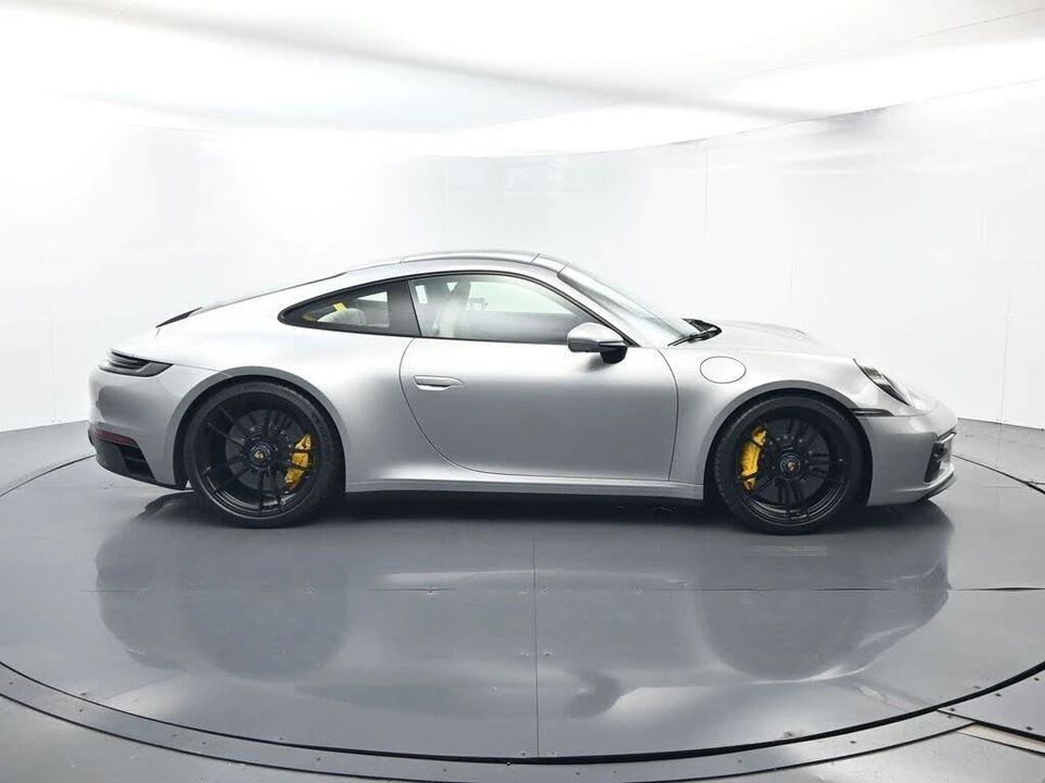 2024 Porsche 911 - Image 16 of 31