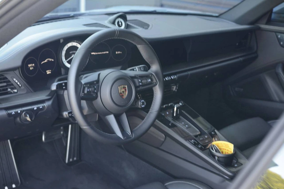 2024 Porsche - Image 4 of 5