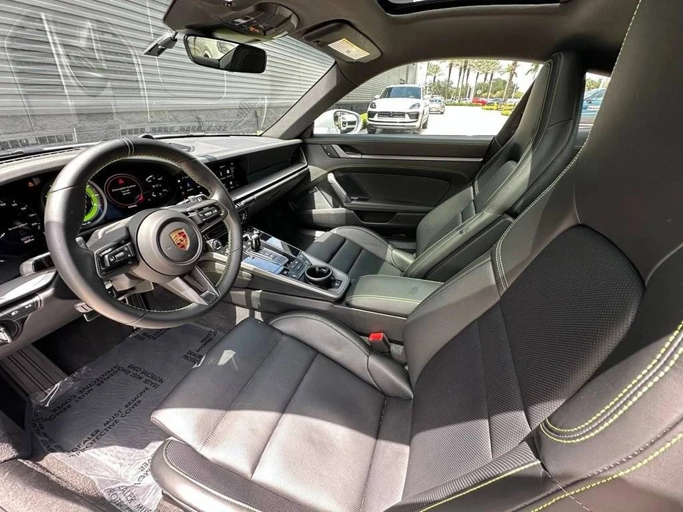 2024 Porsche 992 Carrera 4 - Image 4 of 5