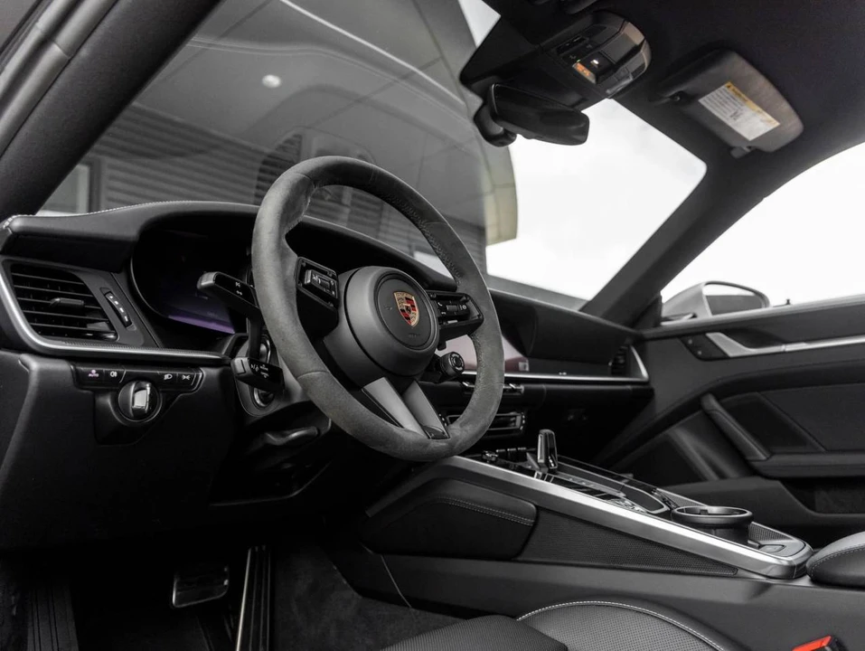 2024 Porsche 992 Carrera 4 - Image 4 of 5
