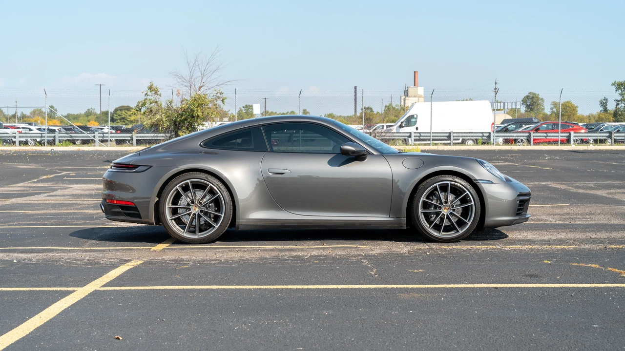2024 Porsche 992 Carrera 4 - Image 4 of 31