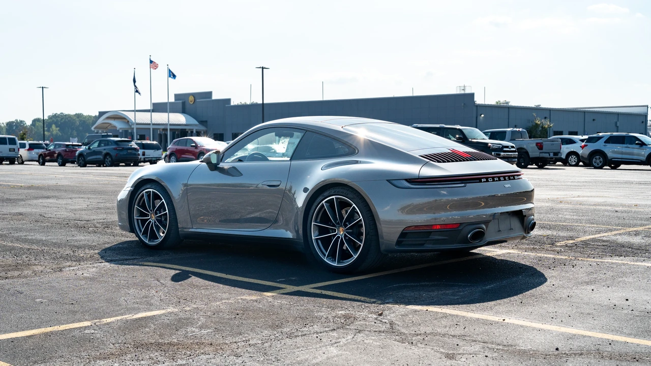 2024 Porsche 992 Carrera 4 - Image 7 of 31