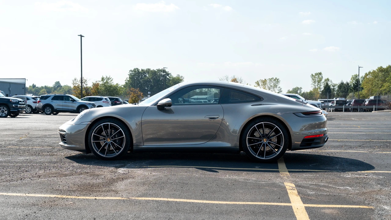 2024 Porsche 992 Carrera 4 - Image 8 of 31