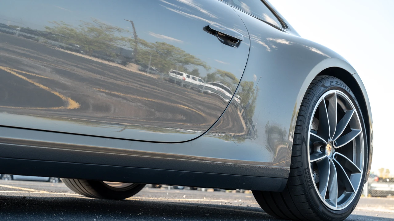 2024 Porsche 992 Carrera 4 - Image 11 of 31