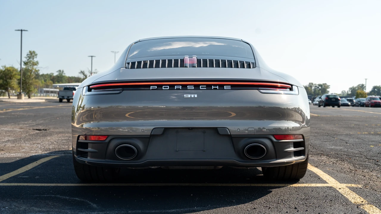 2024 Porsche 992 Carrera 4 - Image 19 of 31