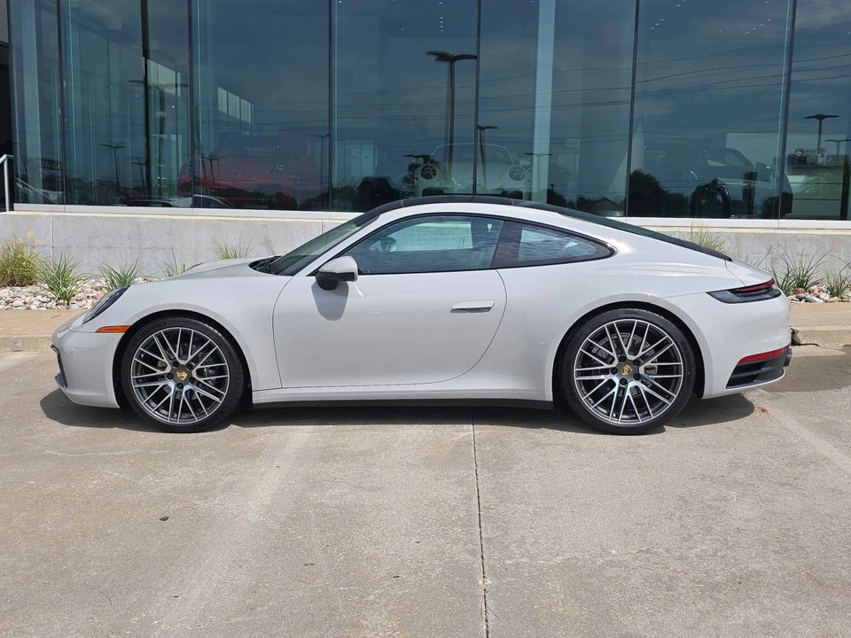 2024 Porsche 992 Carrera 4 - Image 2 of 4