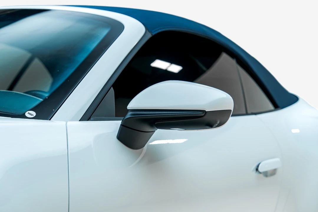 2024 Porsche 992 Carrera 4 - Image 26 of 31