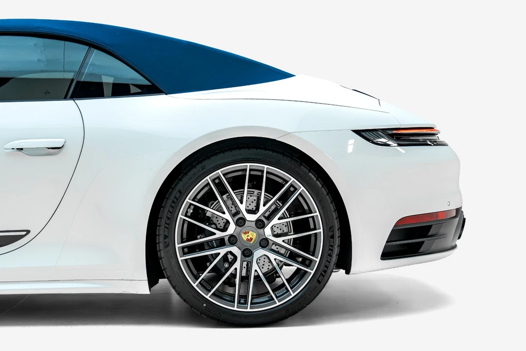 2024 Porsche 992 Carrera 4 - Image 18 of 31