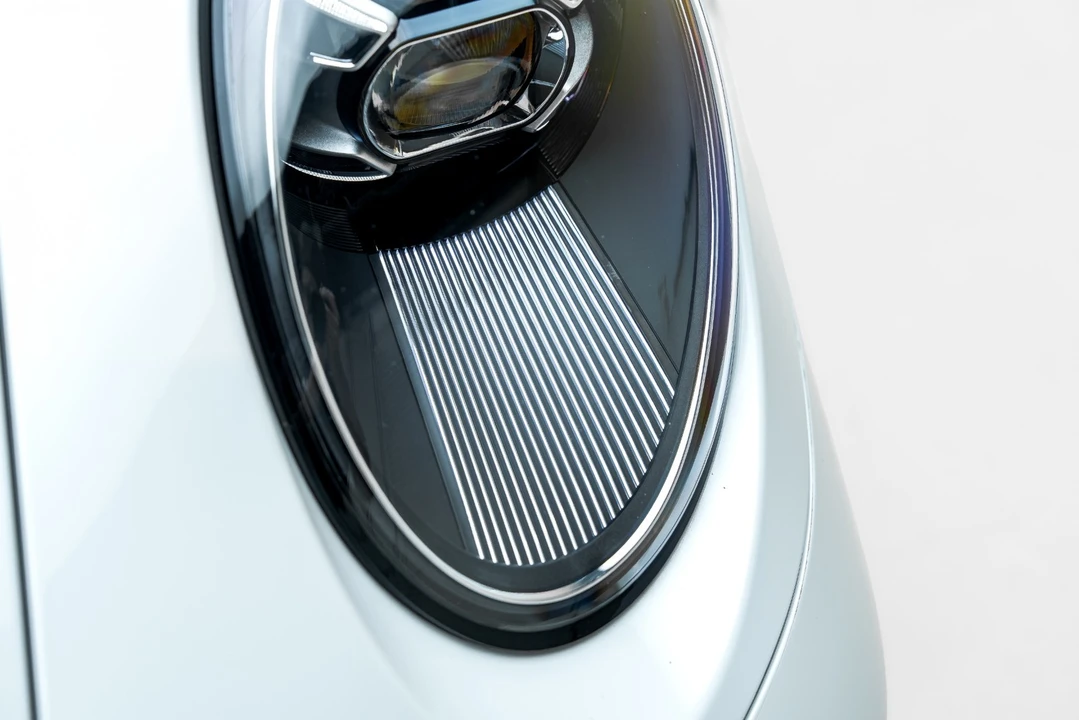 2024 Porsche 992 Carrera 4 - Image 24 of 31