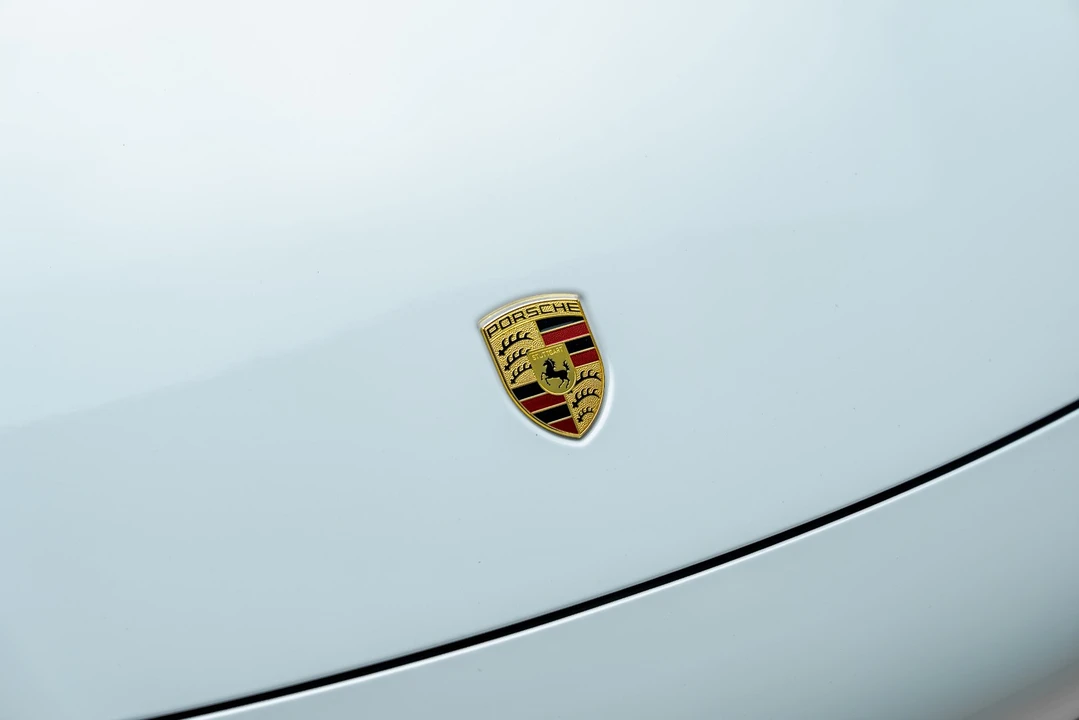 2024 Porsche 992 Carrera 4 - Image 25 of 31