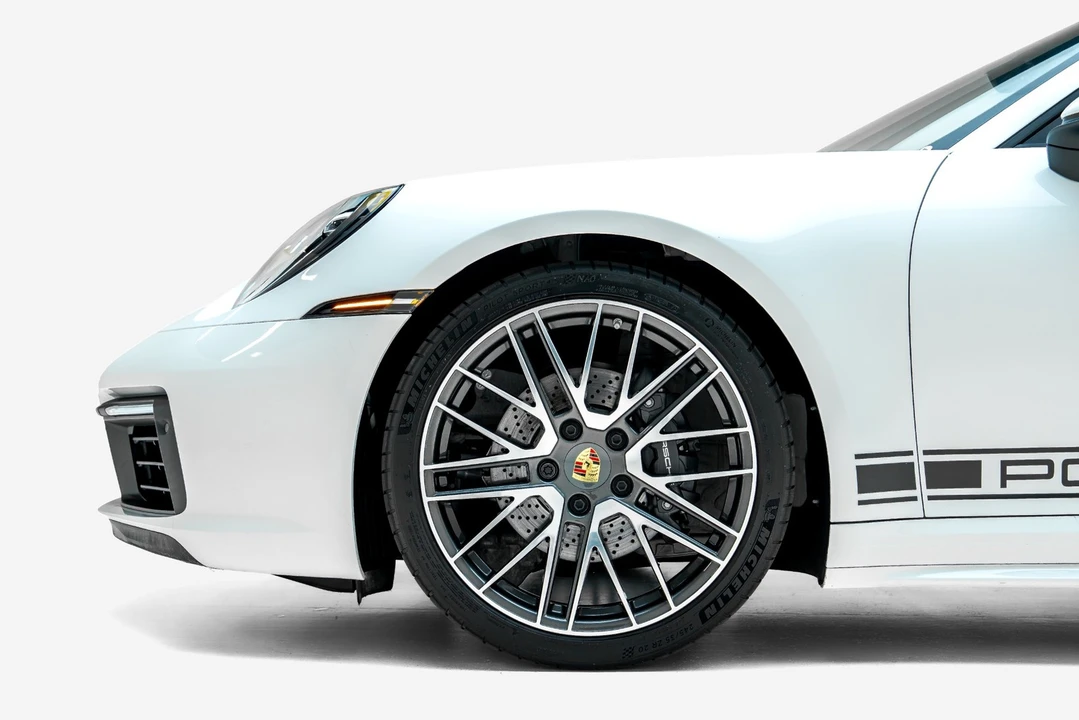 2024 Porsche 992 Carrera 4 - Image 21 of 31