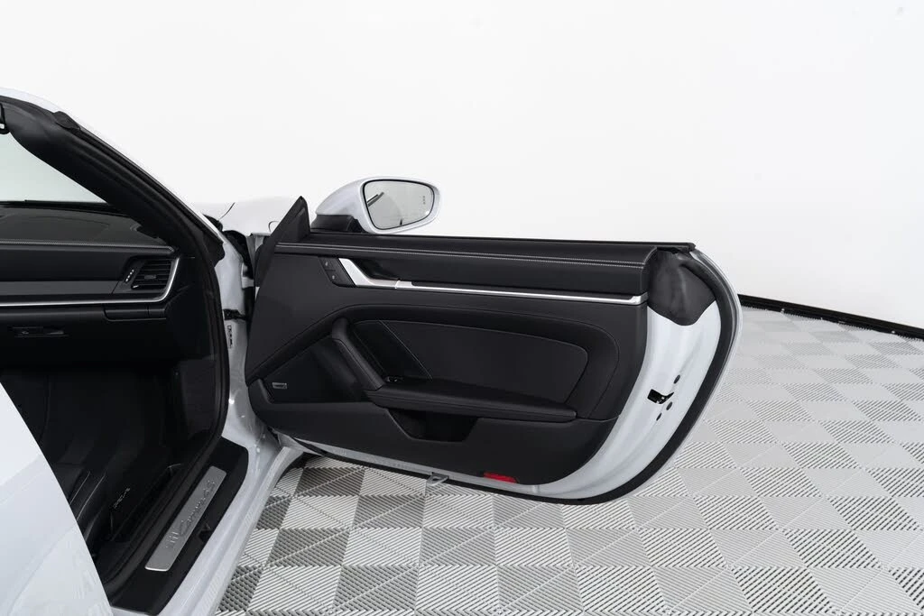 2024 Porsche 992 Carrera 4S - Image 23 of 31