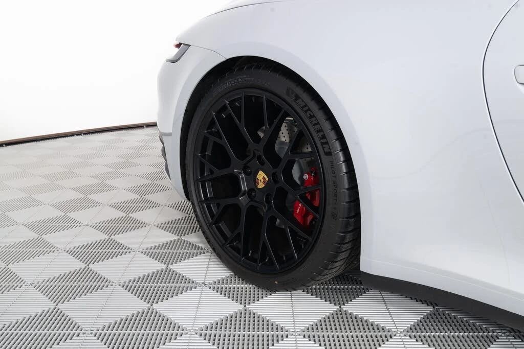 2024 Porsche 992 Carrera 4S - Image 19 of 31