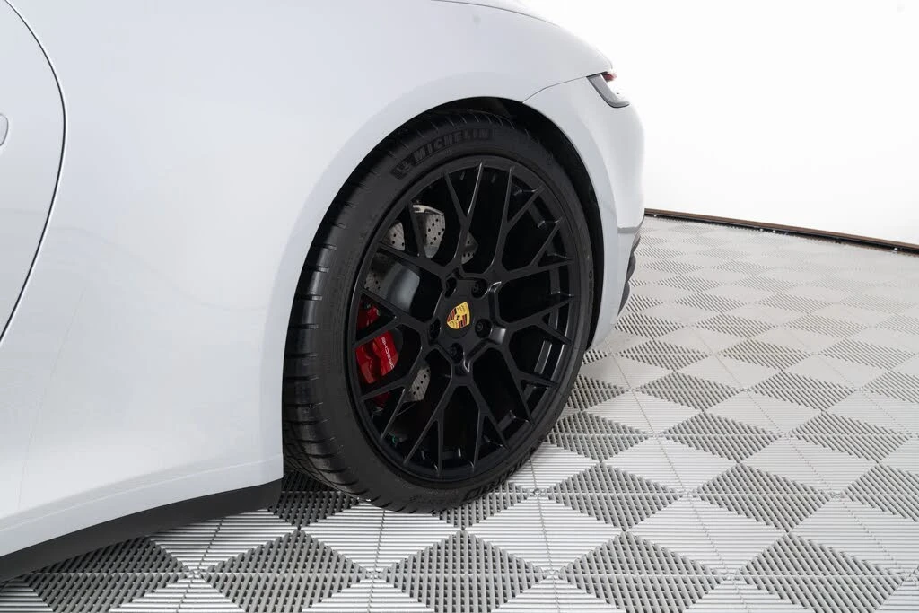 2024 Porsche 992 Carrera 4S - Image 14 of 31