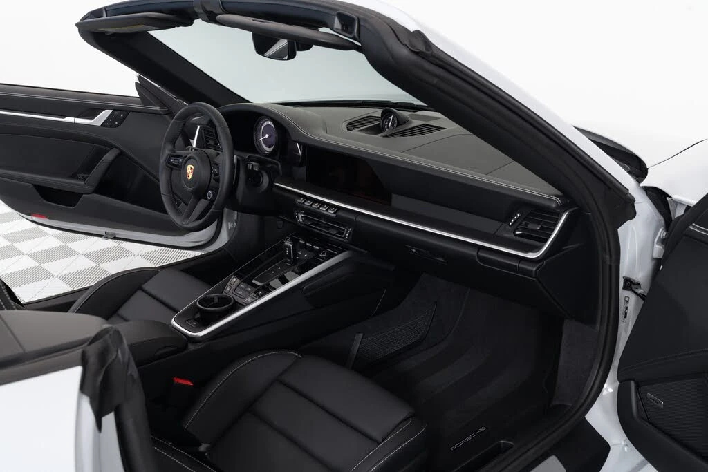 2024 Porsche 992 Carrera 4S - Image 9 of 31