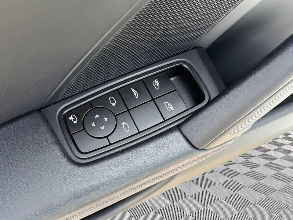 2024 Porsche 992 Carrera 4S - Image 14 of 31