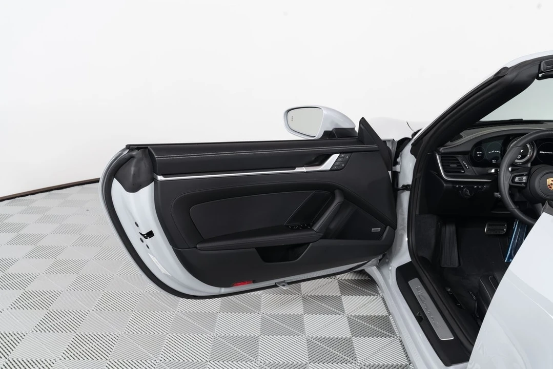 2024 Porsche 992 Carrera 4S - Image 11 of 31