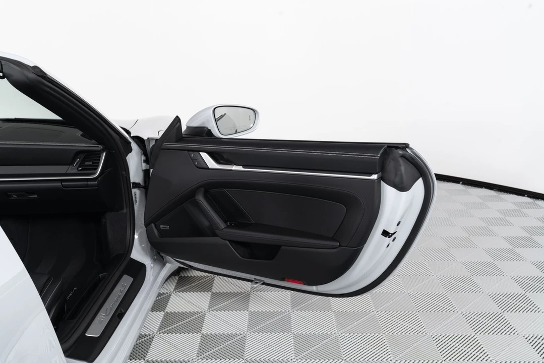 2024 Porsche 992 Carrera 4S - Image 17 of 31
