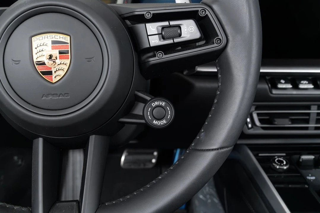 2024 Porsche 992 Carrera 4S - Image 27 of 31