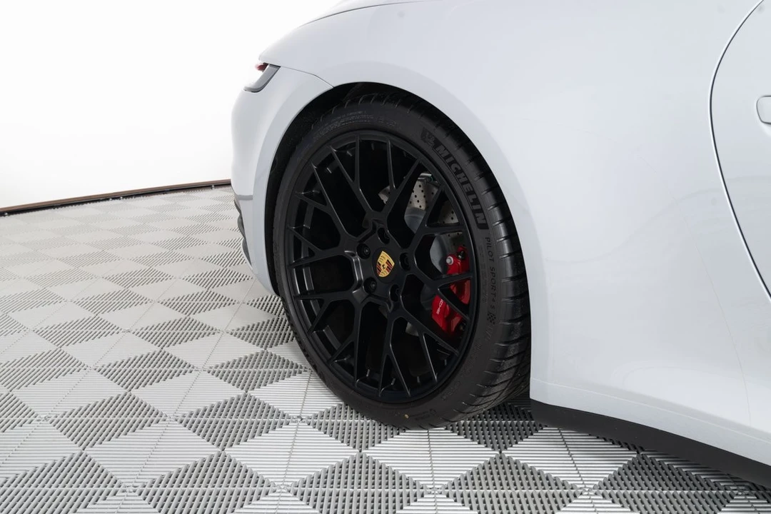 2024 Porsche 992 Carrera 4S - Image 9 of 31