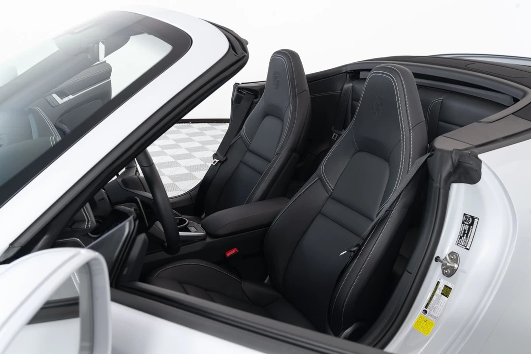 2024 Porsche 992 Carrera 4S - Image 15 of 31