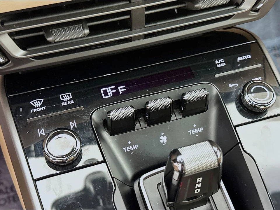 2024 Porsche 992 Carrera 4S - Image 18 of 31